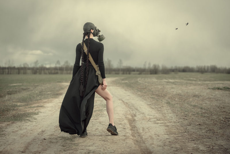 Креативная фотосессия. Девушка в противогазе