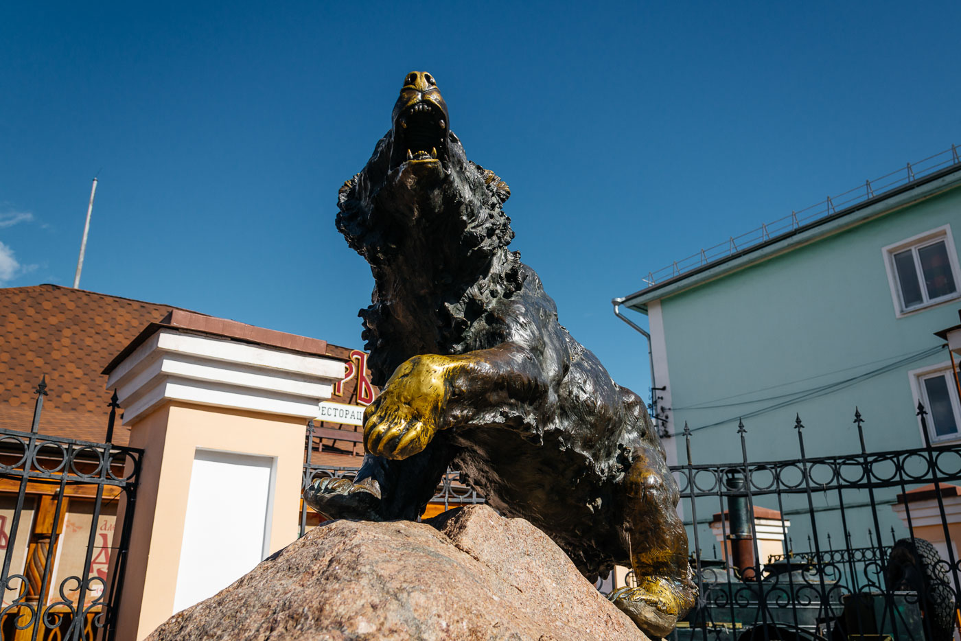 Фото Ярославля | Скульптура "Медведь" на Первомайской улице 1