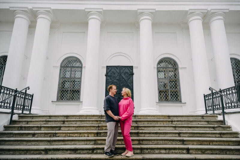 фотосессия пары во время путешествия по Золотому кольцу