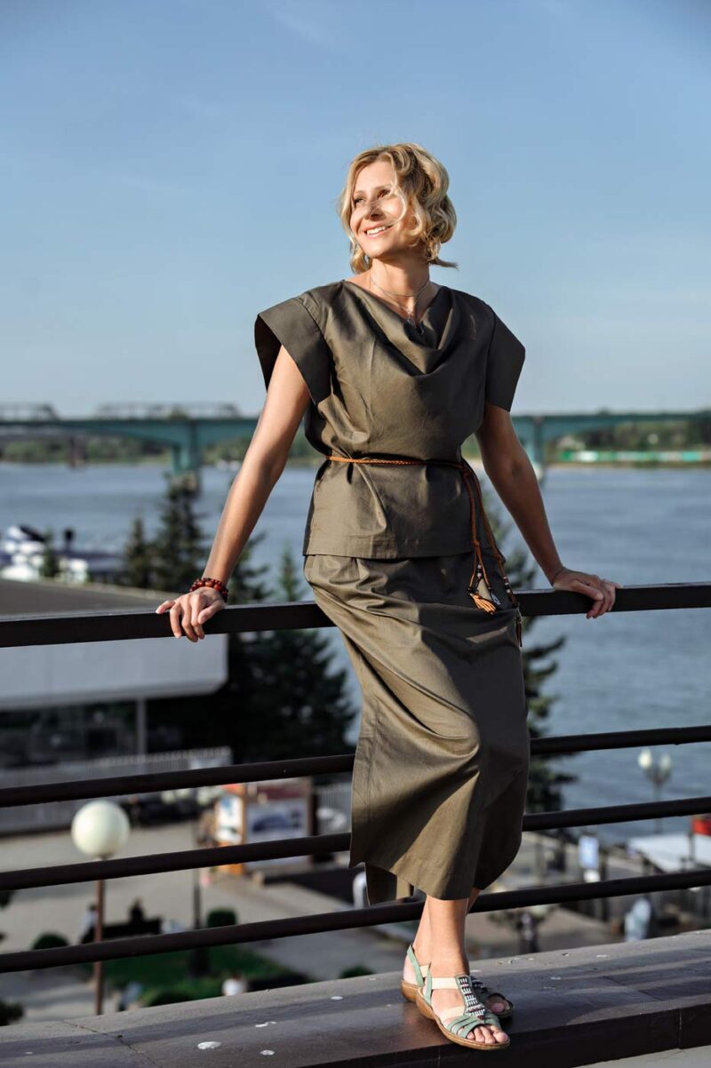 Женский портрет на фоне Волги у Речного вокзала