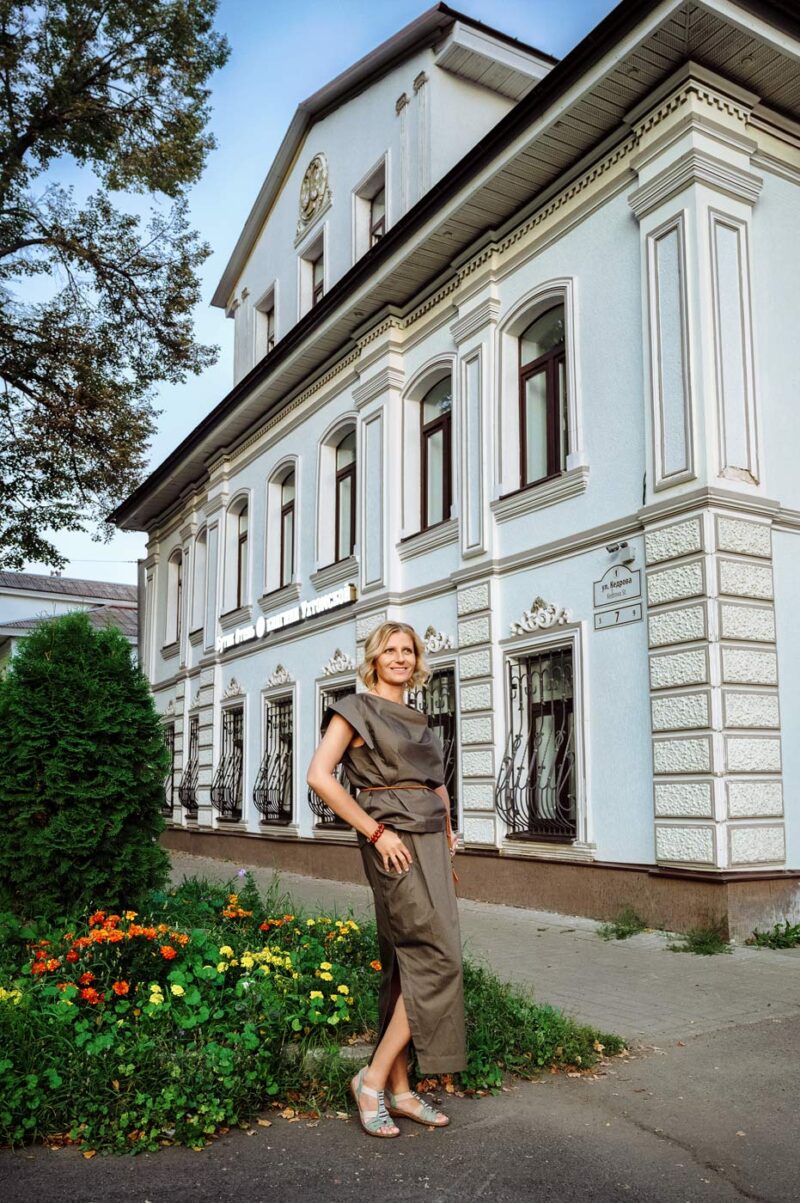 Фотопрогулка по Ярославлю - фото у отеля